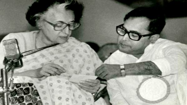 जब इंदिरा गांधी प्रणब दा को कांग्रेस में शामिल होने के लिए राजी कर लिया