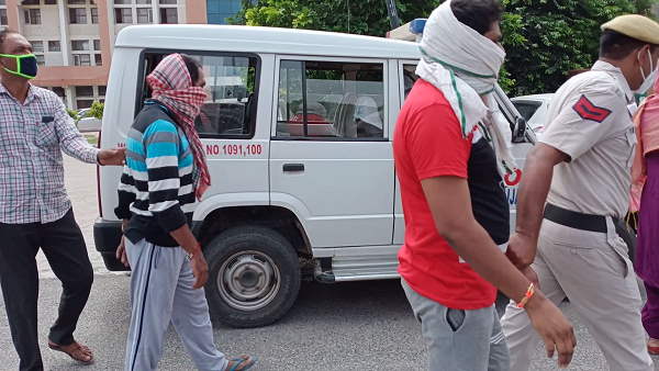 racket busted in guest house of jhajjar district, five girls caught with men racket busted in guest house of jhajjar district, five girls caught with men