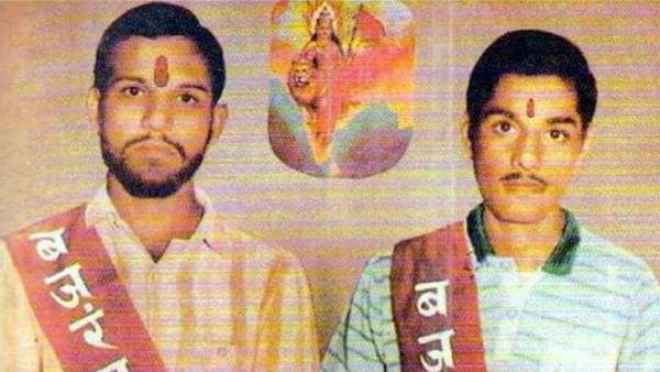 कोलकाता के कोठारी बंधुओं ने बाबरी मस्जिद पर भगवा झंडा फहरा दिया