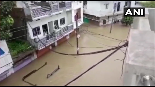 भारतीय वायुसेना के हेलिकॉप्टर्स से बचाई जान