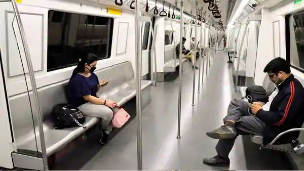 मार्च माह से बंद पड़ी है मेट्रो ट्रेन
