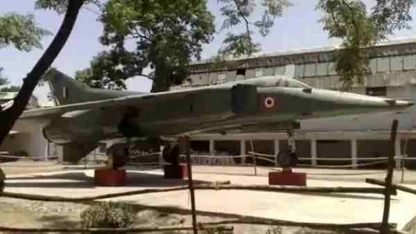 Advertisement on OLX to sell MiG-23 fighter plane standing in aligarh muslim university Advertisement on OLX to sell MiG-23 fighter plane standing in aligarh muslim university