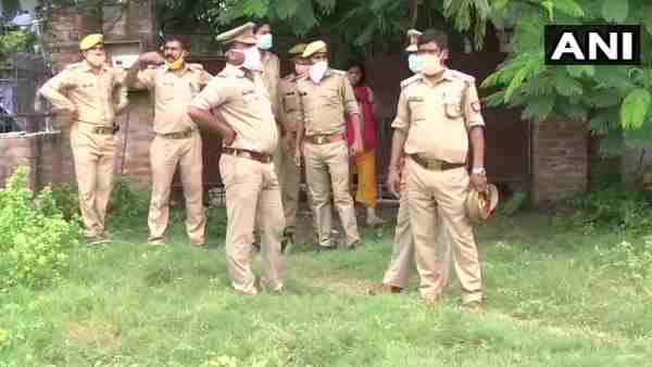 पुलिस ने खदेड़ा