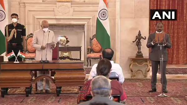 cag GC Murmu, cag, rashtrapati bhavan, president ramnath kovind, ramnath kovind, new cag of india, JK Lieutenant Governor, GC Murmu Resign, Jammu kashmir new Lieutenant Governor, new cag, Rajiv Mehrishi, Comptroller and Auditor General, उपराज्यपाल जीसी मुर्मू, जम्मू-कश्मीर, जीसी मुर्मू ने शपथ ली, रामनाथ कोविंद, राष्ट्रपति भवन, शपथ, जीसी मुर्मू, सीएजी cag GC Murmu, cag, rashtrapati bhavan, president ramnath kovind, ramnath kovind, new cag of india, JK Lieutenant Governor, GC Murmu Resign, Jammu kashmir new Lieutenant Governor, new cag, Rajiv Mehrishi, Comptroller and Auditor General, उपराज्यपाल जीसी मुर्मू, जम्मू-कश्मीर, जीसी मुर्मू ने शपथ ली, रामनाथ कोविंद, राष्ट्रपति भवन, शपथ, जीसी मुर्मू, सीएजी