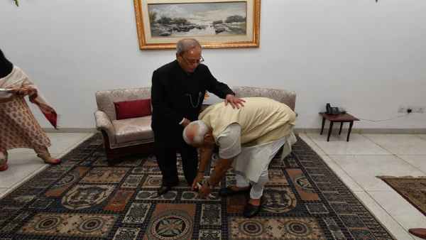 पीएम मोदी ने कहा था प्रणब दा ने ही उंगली पकड़कर सिखाया