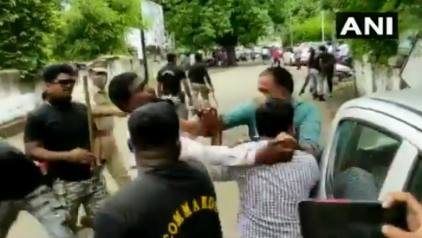 Maharashtra Protest by ABVP activists for reducing the fees Maharashtra Protest by ABVP activists for reducing the fees