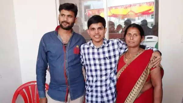 घर बेचकर भरी कोचिंग की फीस