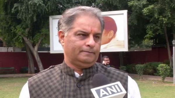 सोशल मीडिया पर संदीप पात्रा हो रहे हैं ट्रोल