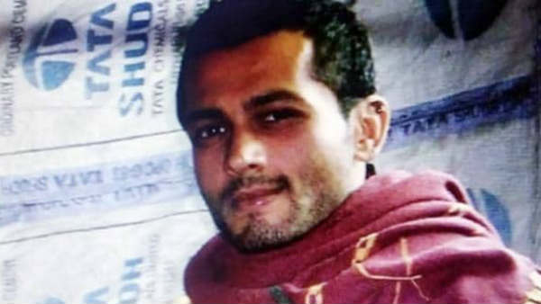 कामत की ग्लासवर्क पेंटिंग मुंबई के आर्ट सर्किट में बेहद फेमस थीं