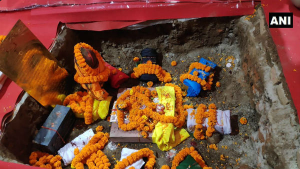 अयोध्या: भूमि पूजन में इस्तेमाल की गईं ये खास 9 ईंटें अयोध्या: भूमि पूजन में इस्तेमाल की गईं ये खास 9 ईंटें
