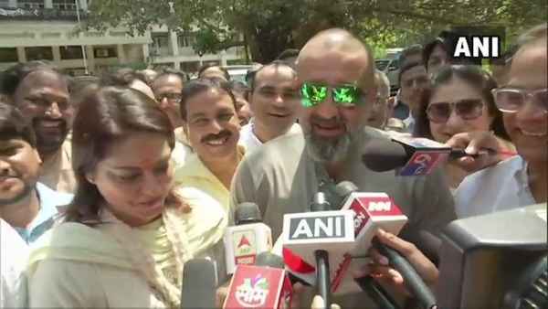 अस्पताल जाते समय संजय दत्त के साथ मौजूद थे उनके सभी करीबी