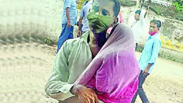 ambulance driver demand rs 1800 after man asked to carry son body in sultanpur ambulance driver demand rs 1800 after man asked to carry son body in sultanpur