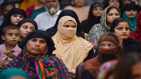 शिकायत लेकर थाने के चक्कर काट रहा है शौहर