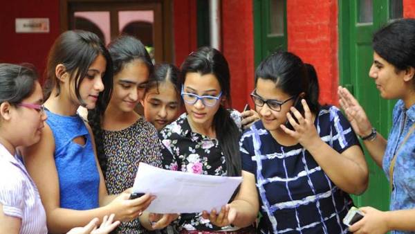 वर्ष 2016 में 10 और वर्ष 2017 में 14 युवाओं ने आईएएस पास किए थे