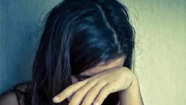 दबंगों ने परिवार को बाहर निकाला