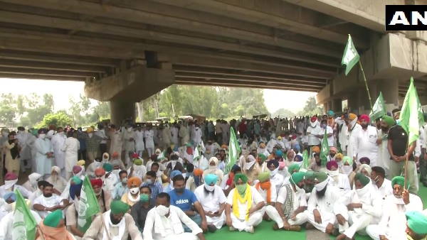 बिल के खिलाफ किसान सड़कों पर