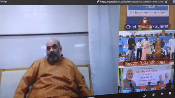 पीएम मोदी की तारीफों के बांधे पुल