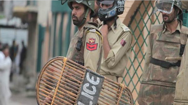 Jammu and Kashmir: Terrorists attack a CRPF party deployed at South Kashmirs mini secretariat. No casualties or injuries reported so far Jammu and Kashmir: Terrorists attack a CRPF party deployed at South Kashmirs mini secretariat. No casualties or injuries reported so far