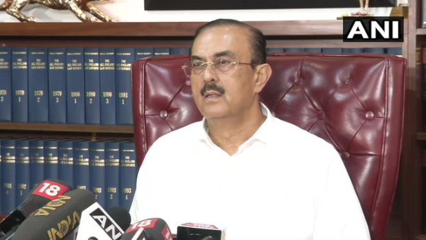 रिया चक्रवर्ती के लिए मुंबई पुलिस तमाम कानूनों को परे रख रही है:विकास
