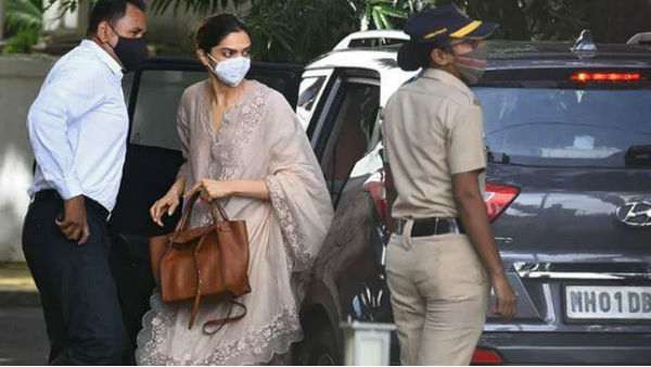 NCB ने सीज किए फोन