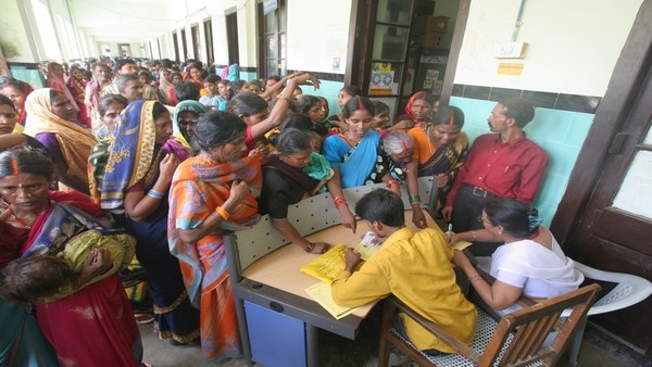 समस्याओं का समाधान करने की जगह ध्यान हटाते सिस्टम के लोग समस्याओं का समाधान करने की जगह ध्यान हटाते सिस्टम के लोग
