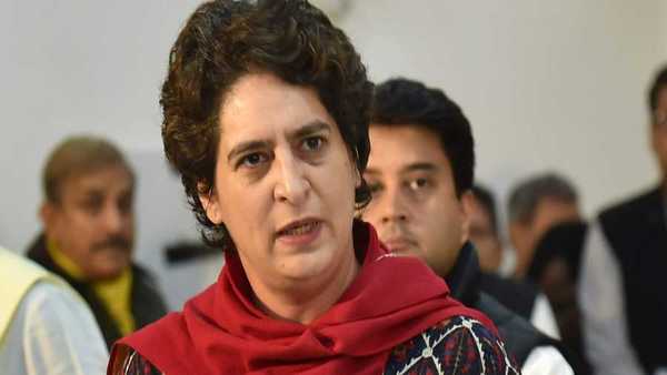 UP: कांग्रेस को फिर से उबारने की कोशिश करतीं प्रियंका गांधी UP: कांग्रेस को फिर से उबारने की कोशिश करतीं प्रियंका गांधी