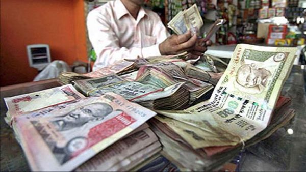 Rs 16 lakhs Worth old indian currency notes seized in dahod, gujarat Rs 16 lakhs Worth old indian currency notes seized in dahod, gujarat