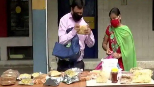 gujarats aatmanirbhar couple: physically Disabled husband wife now selling salty, when lost their jobs in corona lockdown gujarats aatmanirbhar couple: physically Disabled husband wife now selling salty, when lost their jobs in corona lockdown