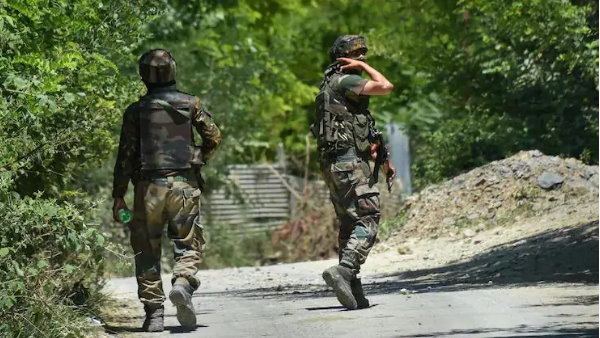 Pakistan trade fire along LoC at Naugam sector in J&K, 1 army soldier martyred, 2 injured Pakistan trade fire along LoC at Naugam sector in J&K, 1 army soldier martyred, 2 injured