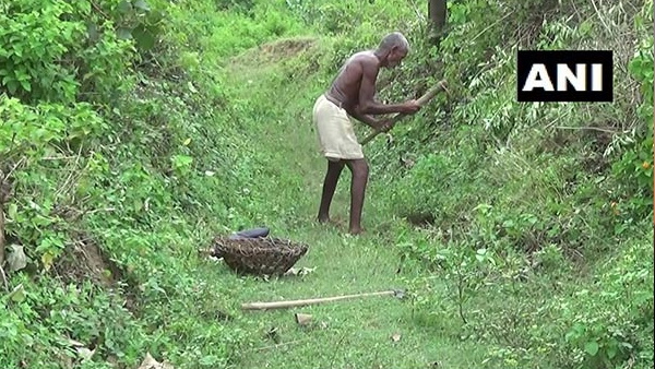 ट्विटर यूजर ने की ट्रैक्टर देने की अपील