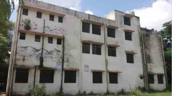 Four prisoners escaped from temporary jail in Bijnor district, two arrested Four prisoners escaped from temporary jail in Bijnor district, two arrested