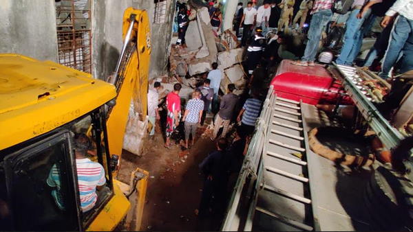 building collapse in vadodara, 3 Laborers Died, 6 Injured building collapse in vadodara, 3 Laborers Died, 6 Injured