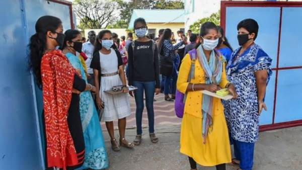 परीक्षा केंद्र पर क्या लेकर जाना जरूरी है-