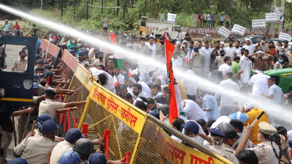 Farmers coming from Haryana to Delhi clash with police against agriculture law Farmers coming from Haryana to Delhi clash with police against agriculture law