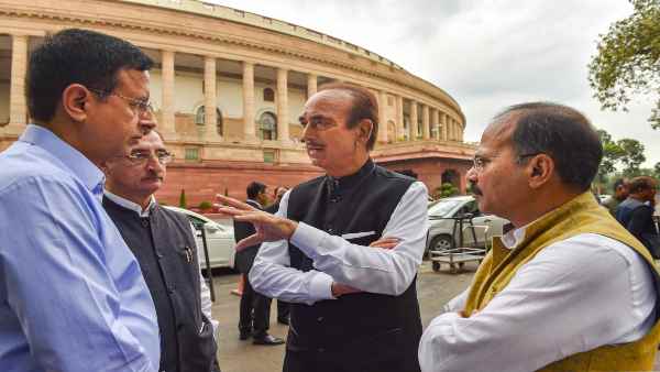 दोनों सदनों के कांग्रेसी सांसदों में तालमेल नहीं