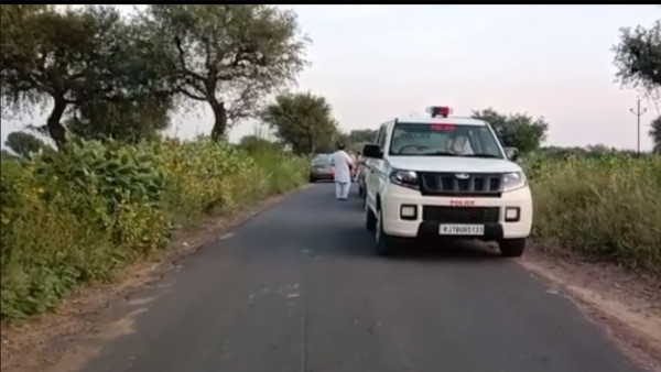 मूतफर्का के एक खेत में मिला मोबाइल व चार्जर