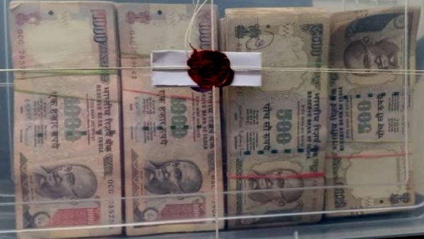 Rs 16 lakhs Worth old indian currency notes seized in dahod, gujarat Rs 16 lakhs Worth old indian currency notes seized in dahod, gujarat
