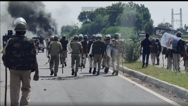 18. पुलिस के उच्च अधिकारी भी मौके पर