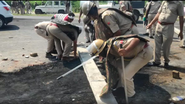 15. कौन हैं प्रदर्शन करने वाले लोग?