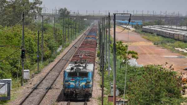 माल ढुलाई में गिरावट आई