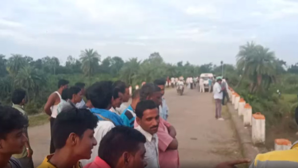 Girlfriend jumped into the river after a dispute with her boyfriend Girlfriend jumped into the river after a dispute with her boyfriend