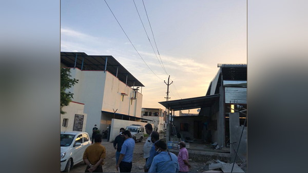 a Iron Ladder Collides With electrical Wire, five Laborers dead, three injured at gandhinagar a Iron Ladder Collides With electrical Wire, five Laborers dead, three injured at gandhinagar