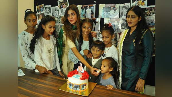 Surats female Painting Artist Sojitra Mittal Adopts 70 Children On PM Modis 70th Birthday Surats female Painting Artist Sojitra Mittal Adopts 70 Children On PM Modis 70th Birthday
