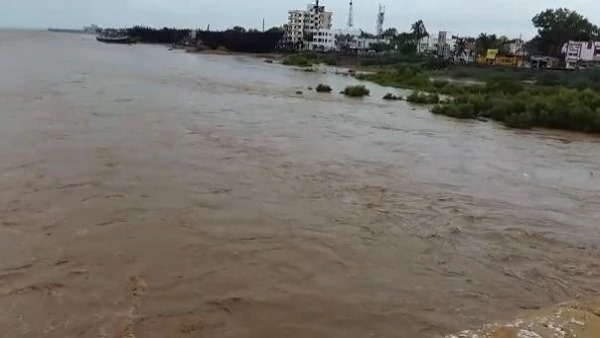 आदिवासी थे जीप में सवार