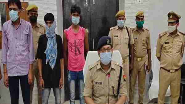Police disclosed the triple murder case in Hardoi district and arrested three accused Police disclosed the triple murder case in Hardoi district and arrested three accused