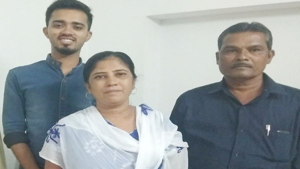 पिता के साथ लगाते थे अंडे का ठेला