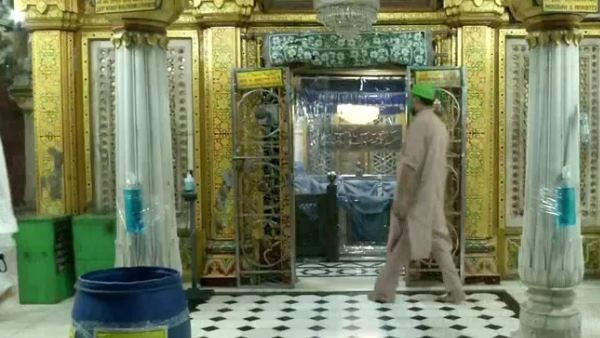 Hazrat Nizamuddin Dargah reopen for devotees after 6 months Hazrat Nizamuddin Dargah reopen for devotees after 6 months