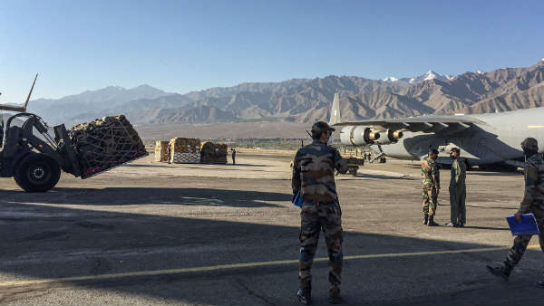 पहुंचाया जा रहा राशन, सर्दियों का सामान