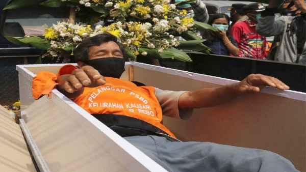सुरक्षा उपायों के प्रति जागरुकता फैलाने के लिए ये भी दी गई सजा