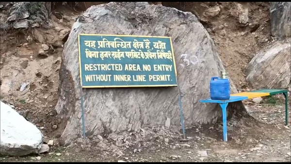 मीडिया के आने-जाने पर रोक